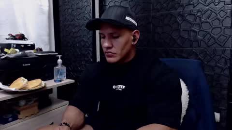 Viktor Herrera online show from 02.20.25