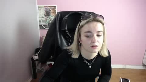 Snapshot of viktoria_lovely chatting on 04.29.26 viktoria_lovely online show from 04.29.26