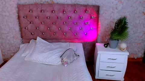 Snapshot of viky_evanss chatting on 02.04.26 viky_evanss online show from 02.04.26