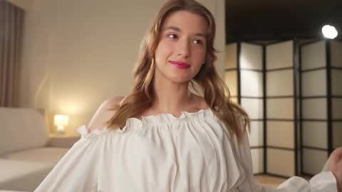 Snapshot of villanelle_l chatting on 10.14.25 Lana online show from 10.14.25