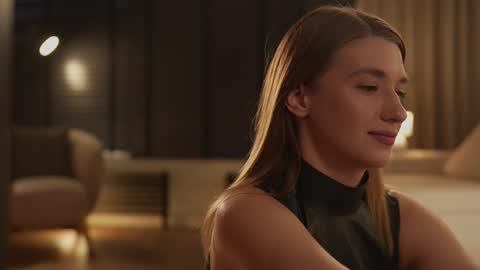 Snapshot of villanelle_l chatting on 11.08.25 Lana online show from 11.08.25