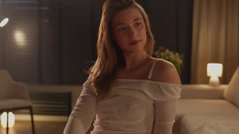 Snapshot of villanelle_l chatting on 11.18.25 Lana online show from 11.18.25