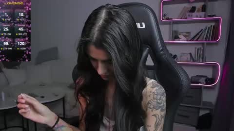 Snapshot of vinkitinkii chatting on 02.17.25 vinkitinkii online show from 02.17.25