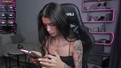Snapshot of vinkitinkii chatting on 02.26.25 vinkitinkii online show from 02.26.25