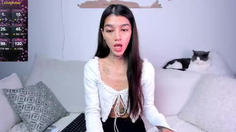 Snapshot of vinkitinkii chatting on 09.18.25 vinkitinkii online show from 09.18.25