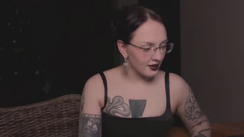 Snapshot of vinylstore chatting on 12.27.24 Diva Silvia online show from 12.27.24