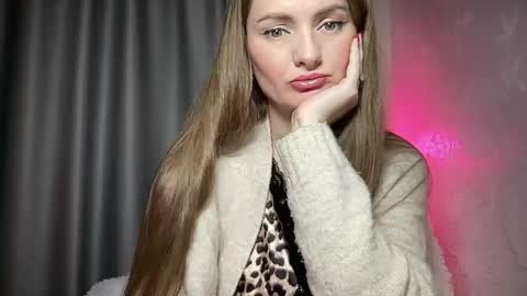 Snapshot of viola_1 chatting on 11.14.25 Funny girl online show from 11.14.25