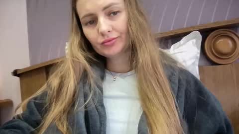 Snapshot of viola_1 chatting on 11.17.25 Funny girl online show from 11.17.25