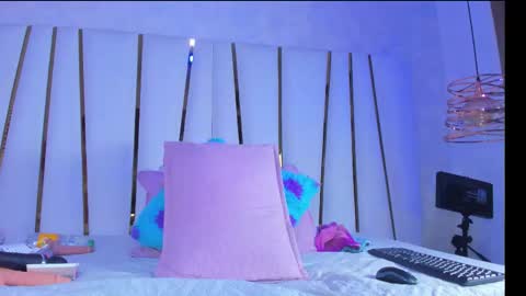 violeet_gray online show from 10.05.25