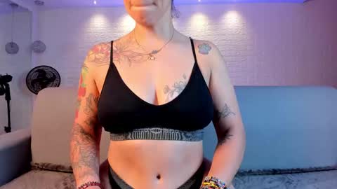 Violett  Everyday From 0530 to 1430 Col Time online show from 02.10.25