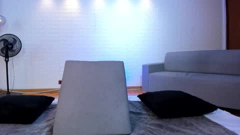 Violett  Everyday From 0530 to 1430 Col Time online show from 10.22.25