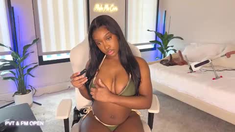 Snapshot of violet6xft chatting on 01.22.25 Fantasy Black Girl online show from 01.22.25