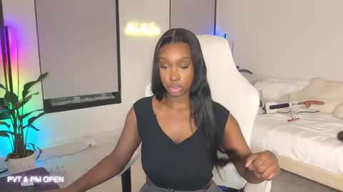 Snapshot of violet6xft chatting on 01.25.25 Fantasy Black Girl online show from 01.25.25