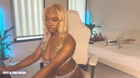 Snapshot of violet6xft chatting on 01.27.25 Fantasy Black Girl online show from 01.27.25