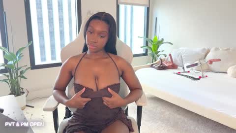 Snapshot of violet6xft chatting on 02.02.25 Fantasy Black Girl online show from 02.02.25