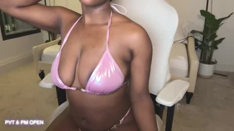 Snapshot of violet6xft chatting on 02.11.25 Fantasy Black Girl online show from 02.11.25