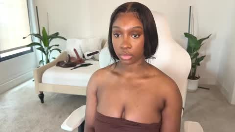 Snapshot of violet6xft chatting on 02.11.25 Fantasy Black Girl online show from 02.11.25