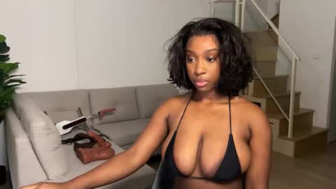 Snapshot of violet6xft chatting on 09.14.25 Fantasy Black Girl online show from 09.14.25