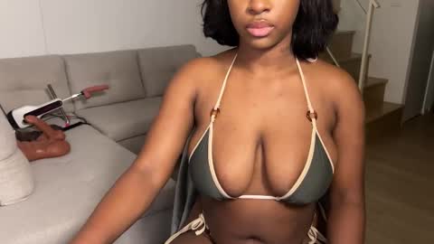 Snapshot of violet6xft chatting on 09.16.25 Fantasy Black Girl online show from 09.16.25
