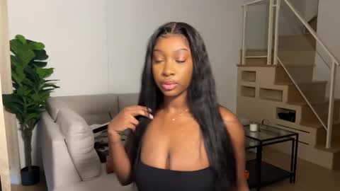 Snapshot of violet6xft chatting on 10.03.25 Fantasy Black Girl online show from 10.03.25