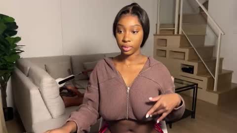 Snapshot of violet6xft chatting on 10.04.25 Fantasy Black Girl online show from 10.04.25