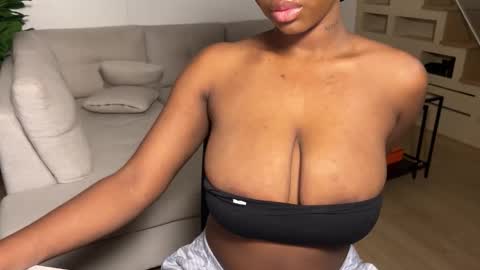 Snapshot of violet6xft chatting on 10.16.25 Fantasy Black Girl online show from 10.16.25