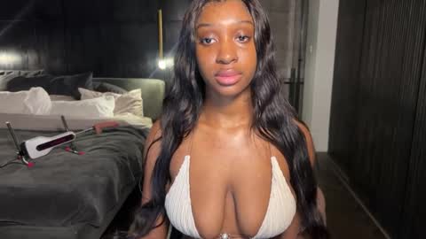 Snapshot of violet6xft chatting on 05.11.26 Fantasy Black Girl online show from 05.11.26