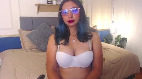 V I O L E T  online show from 04.08.26