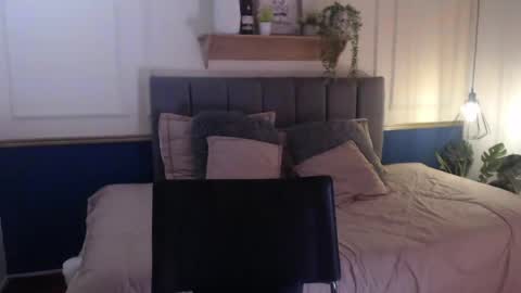 V I O L E T  online show from 04.10.26