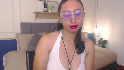 V I O L E T  online show from 04.14.26