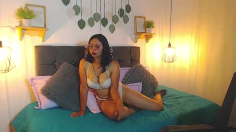 V I O L E T  online show from 04.15.26