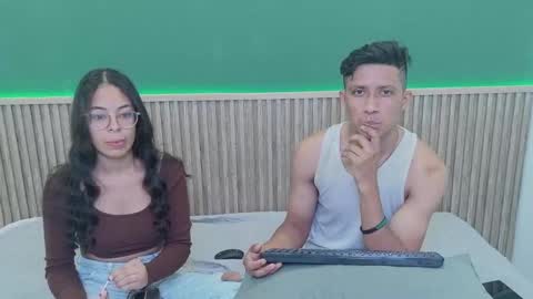 Snapshot of violet_and_dylan chatting on 12.04.25 violet_and_dylan online show from 12.04.25