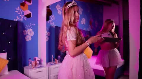 Snapshot of violet_smith01 chatting on 10.26.25 violet_smith01 online show from 10.26.25