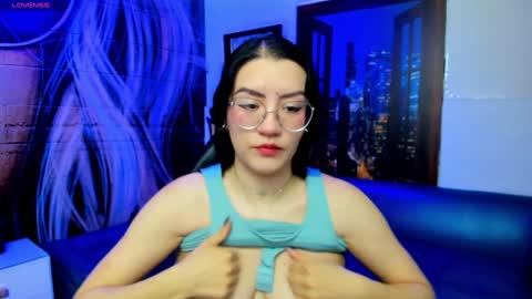 Snapshot of violeta_diazz chatting on 12.28.24 online show from 12.28.24