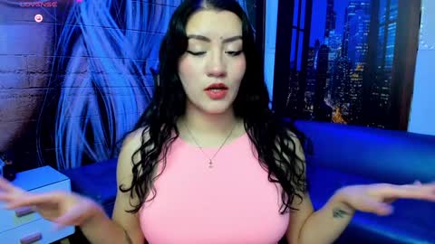 Snapshot of violeta_diazz chatting on 01.08.25 online show from 01.08.25