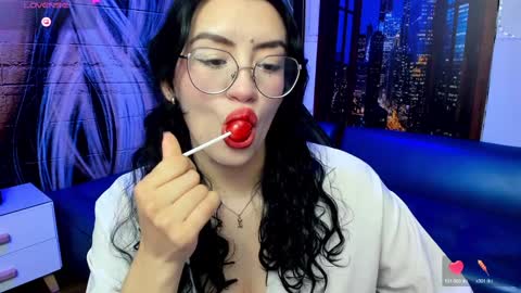 Snapshot of violeta_diazz chatting on 01.23.25 online show from 01.23.25