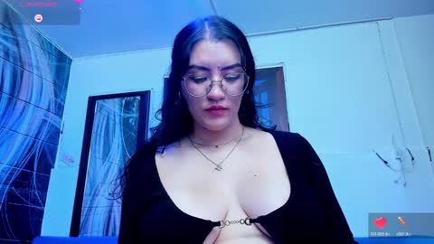 Snapshot of violeta_diazz chatting on 02.02.25 online show from 02.02.25