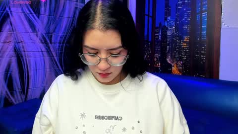 Snapshot of violeta_diazz chatting on 02.05.25 online show from 02.05.25