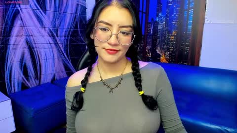 Snapshot of violeta_diazz chatting on 02.08.25 online show from 02.08.25