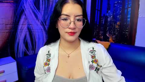 Snapshot of violeta_diazz chatting on 02.08.25 online show from 02.08.25