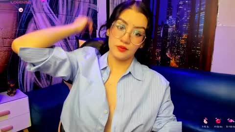 Snapshot of violeta_diazz chatting on 02.11.25 online show from 02.11.25