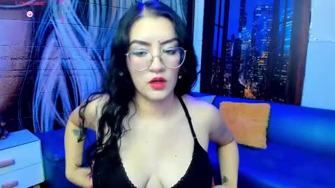 Snapshot of violeta_diazz chatting on 02.14.25 online show from 02.14.25