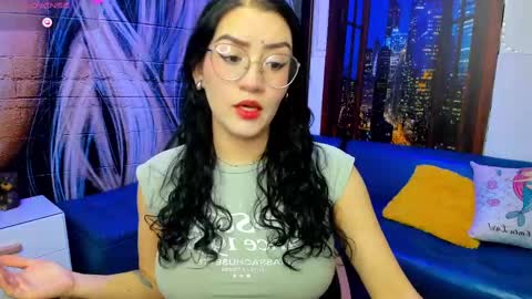 Snapshot of violeta_diazz chatting on 03.06.25 online show from 03.06.25