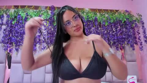 Snapshot of violeta_hard chatting on 12.11.24 Valentina Hard online show from 12.11.24