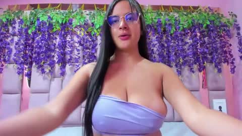 Snapshot of violeta_hard chatting on 12.27.24 Valentina Hard online show from 12.27.24