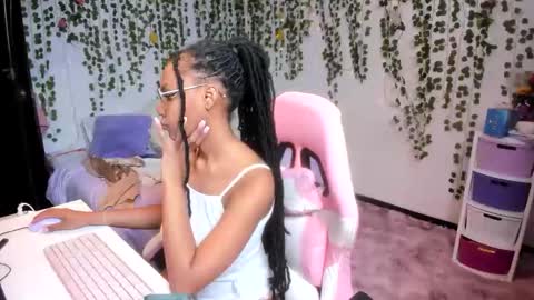 Snapshot of violeta_milleer chatting on 11.24.25 Violeta online show from 11.24.25