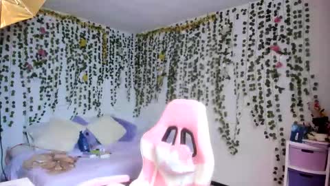 Snapshot of violeta_milleer chatting on 11.27.25 Violeta online show from 11.27.25