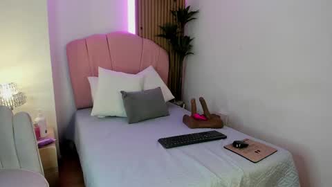 Snapshot of violeta_sannz chatting on 05.05.26 violeta_sannz online show from 05.05.26