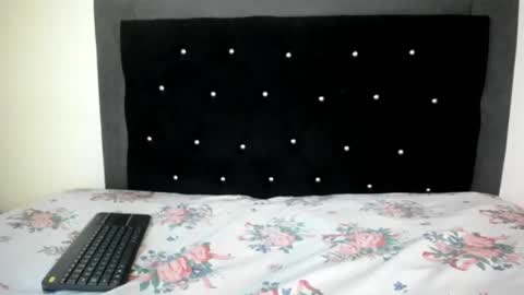 VioletaDums online show from 10.19.25