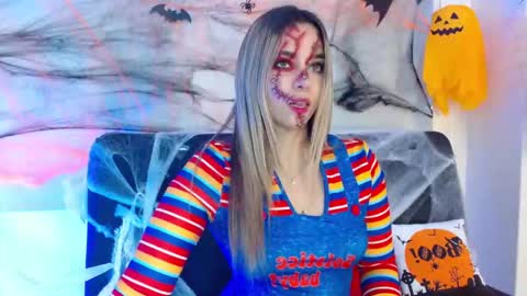 Snapshot of violetarainn chatting on 10.11.25 Violeta online show from 10.11.25